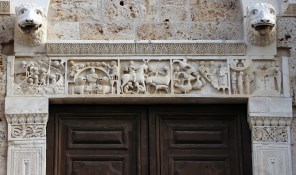 포풀로니아의 성 체르보니오의 생애_photo by Sailko_on the facade of the Cathedral of San Cerbone in Massa Marittima_Italy.jpg